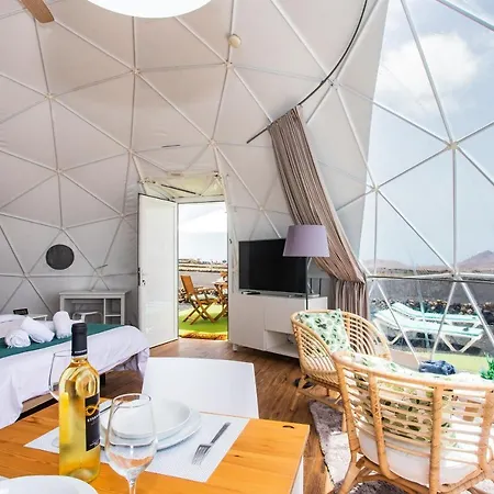 ホリデーパーク Eslanzarote Eco Dome Experience テギセ